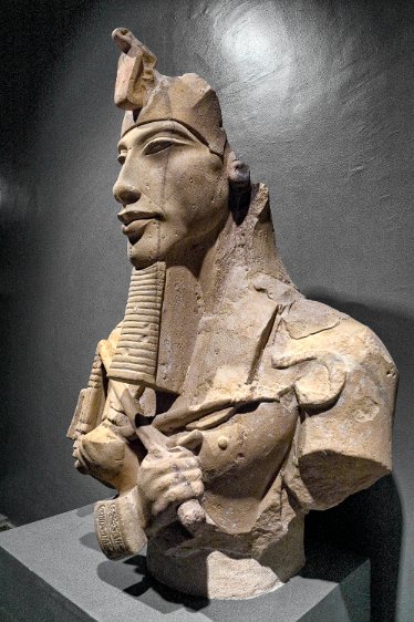 LuxorMuseum_025 Akhenaten statue, from Karnak, Dynasty XVIII