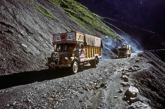 Lad-Kargil0001 Ladakh,highway trucks